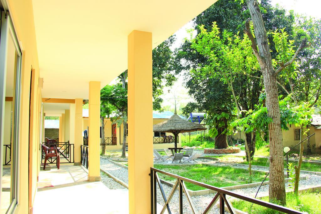 Chitwan Safari Camp & Lodge Sauraha Exterior foto