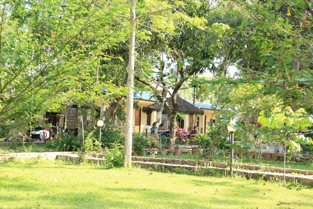 Chitwan Safari Camp & Lodge Sauraha Exterior foto