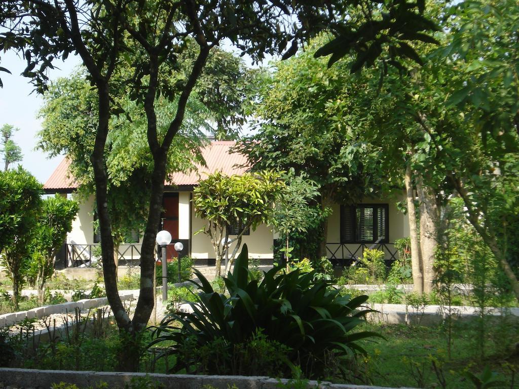 Chitwan Safari Camp & Lodge Sauraha Exterior foto