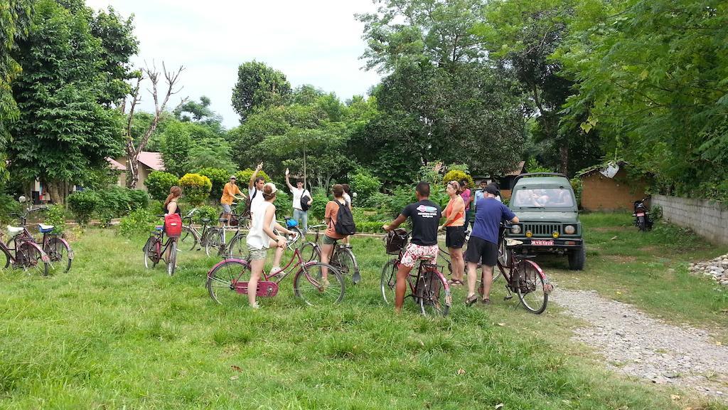 Chitwan Safari Camp & Lodge Sauraha Exterior foto