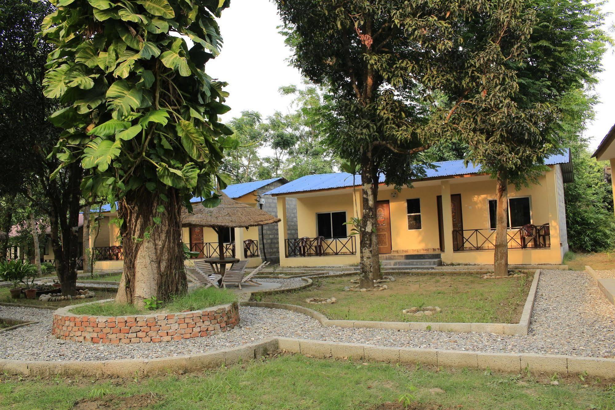 Chitwan Safari Camp & Lodge Sauraha Exterior foto