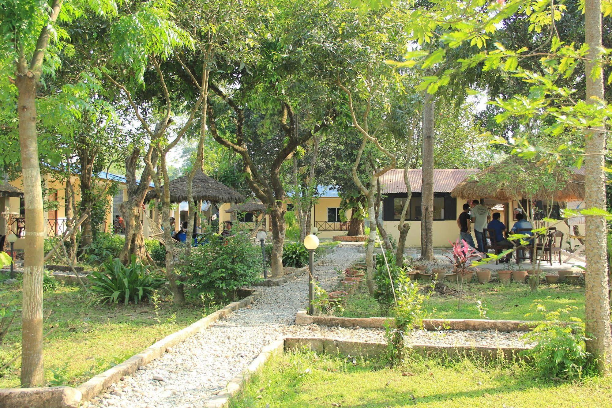 Chitwan Safari Camp & Lodge Sauraha Exterior foto