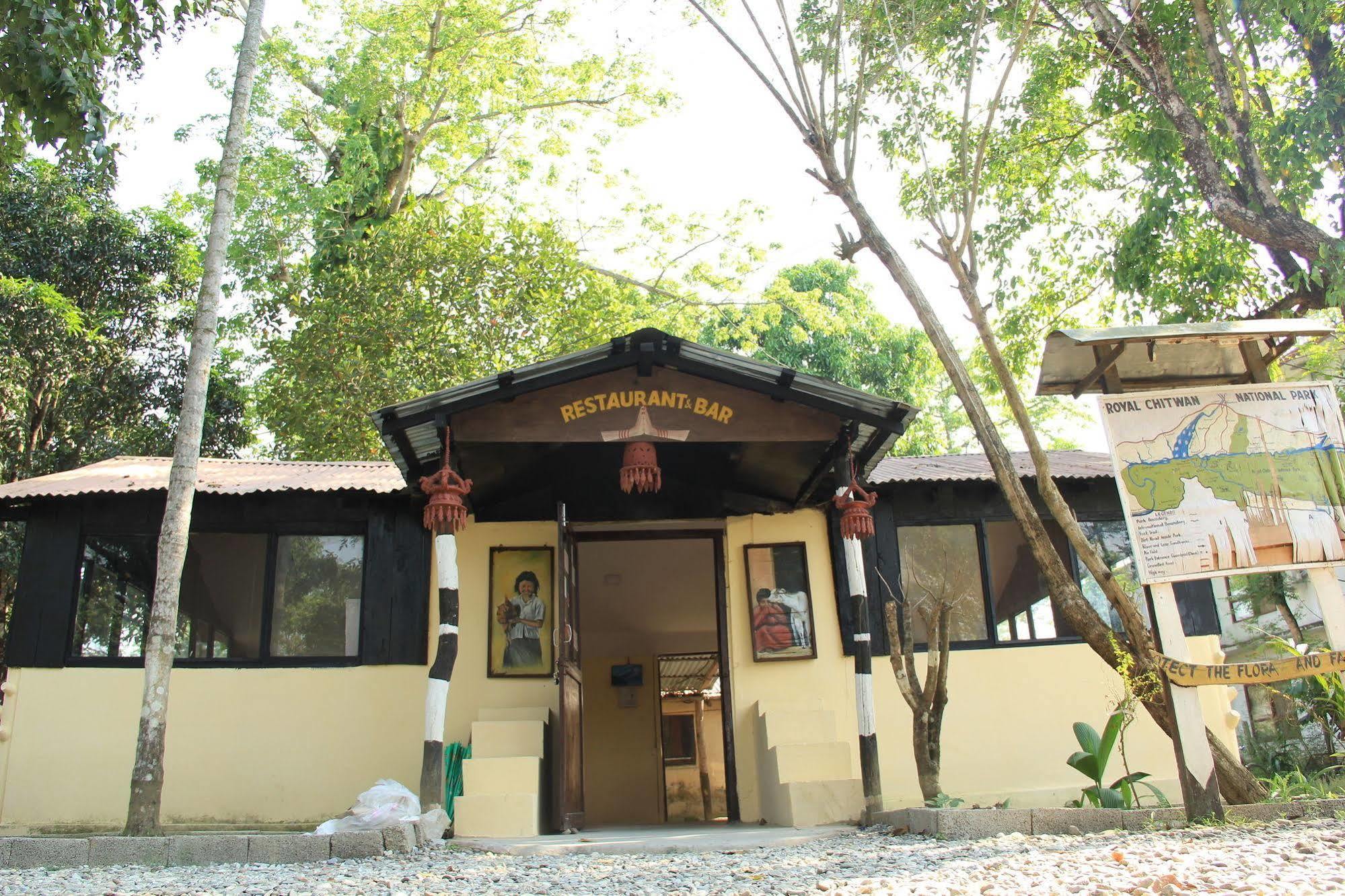 Chitwan Safari Camp & Lodge Sauraha Exterior foto