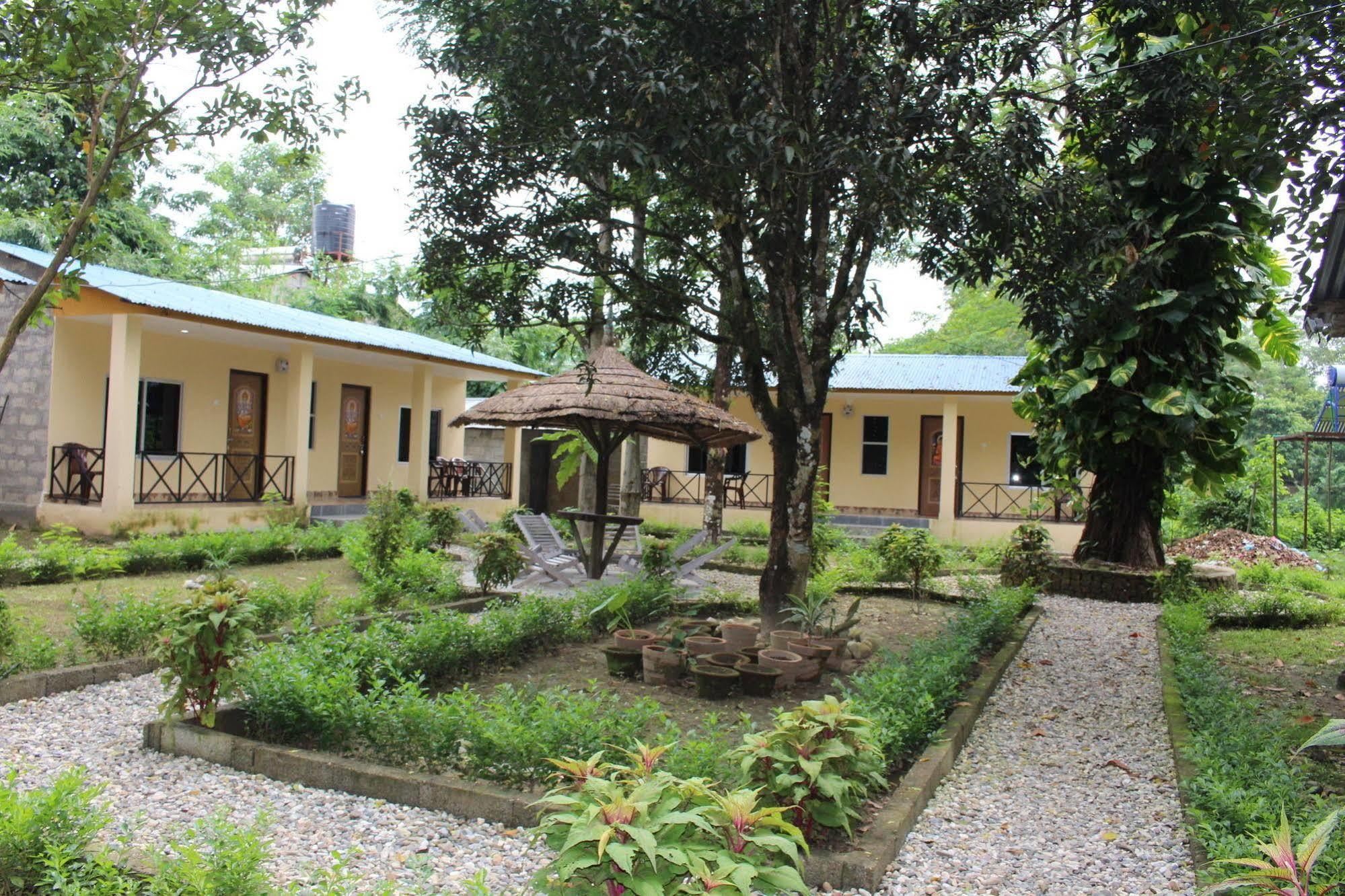 Chitwan Safari Camp & Lodge Sauraha Exterior foto