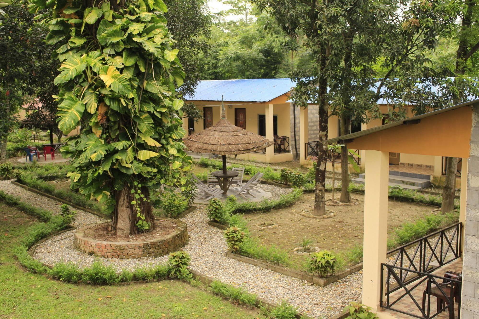 Chitwan Safari Camp & Lodge Sauraha Exterior foto